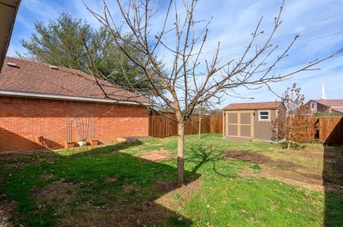 113 Mdw Ln, Denton TX  76207-7409 exterior