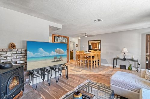 40152 Calle Plana, Santa Clarita CA  91390-1086 exterior