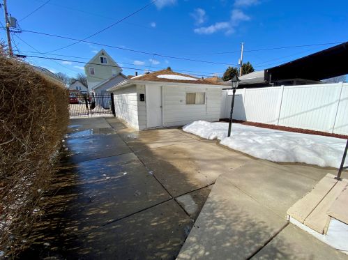 2041 34, Milwaukee WI 53208-1967 exterior