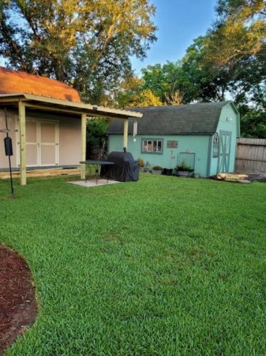 2104 Moss Creek Ln, Pearland, TX 77581-5558
