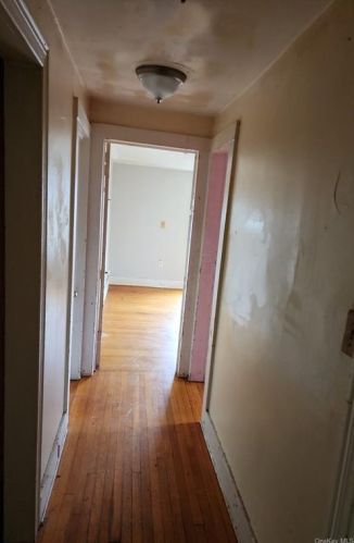 38 Crescent Pl, Middletown NY  10940-5627 exterior