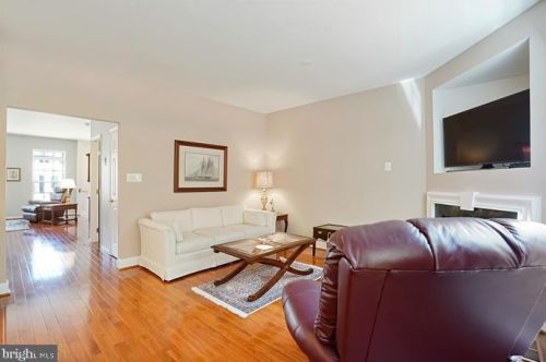 7328 Hampton Manor Pl, Springfield VA 22150-4921 exterior