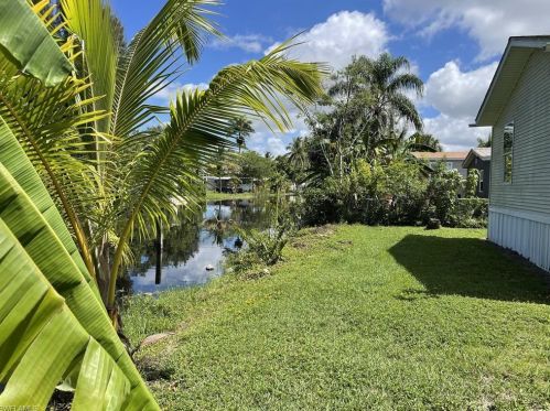 97 Isle Of Saint Thomas, Naples FL  34114-9401 exterior