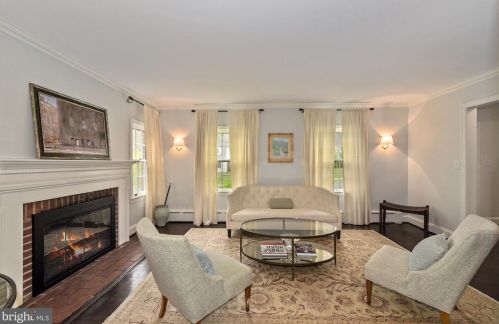 3412 Rittenhouse St, Washington, DC 20015-1674