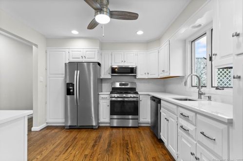 14 Swan Ln, Stamford, CT 06905-2909