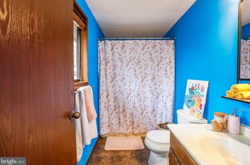 208 Pathfinder Ln, Hedgesville WV  25427-6160 exterior