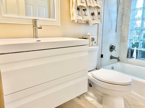 6806 Newport Lk Cir, Boca Raton FL 33496-3004 exterior