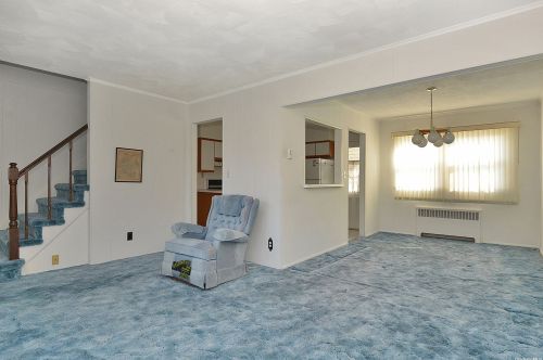 88 27th St, Copiague, NY 11726-2622