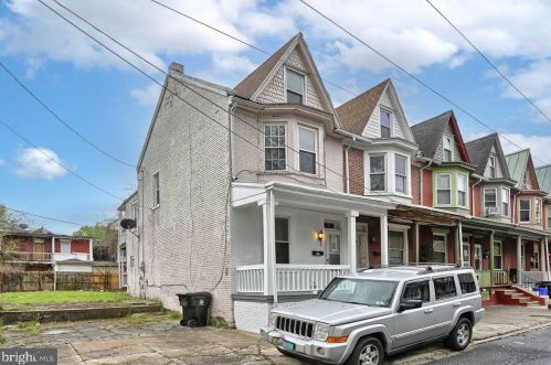 627 Oxford St, Harrisburg PA  17110-2521 exterior