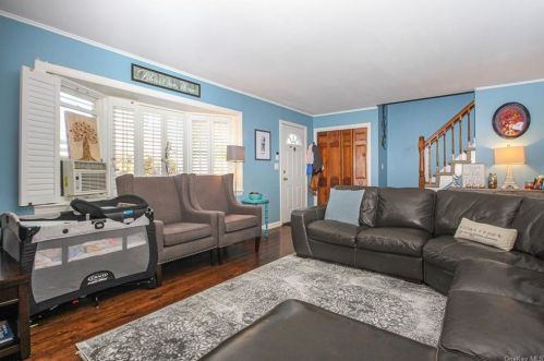 11 Salk Dr, Elmsford, NY 10523-2808