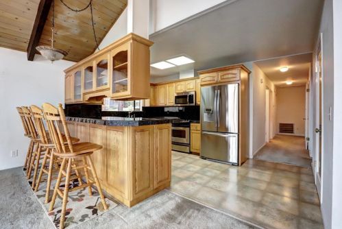19315 Chaparral Cir, Lake Wildwood, CA 95946-9408