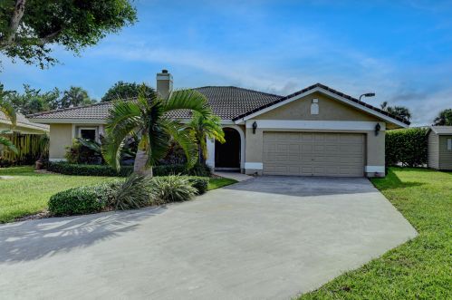 5211 Deerhurst Crescent Cir, Boca Raton, FL 33486-8534