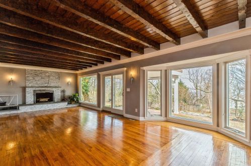 4 Highview Ct, Northport, NY 11768-1442
