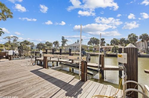 446 Bayside Ave, Naples FL 34108-2314 exterior