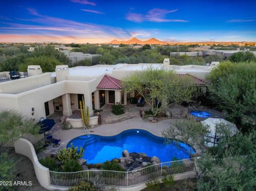 8300 Dixileta Dr, Scottsdale AZ 85266-2273 exterior