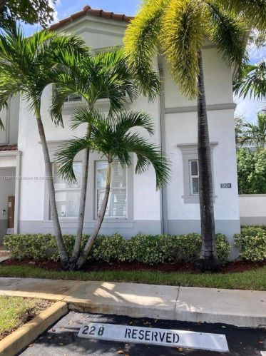 3924 157th Ave, Hollywood, FL 33027-4827