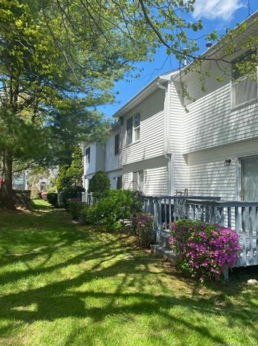 20 Thames Height Ln, Groton, CT 06340-2806