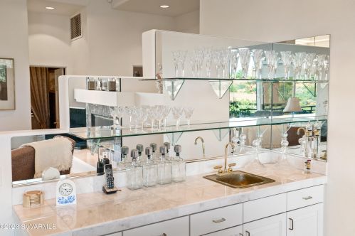 12 Linda Vis, Sedona AZ 86336-5067 exterior