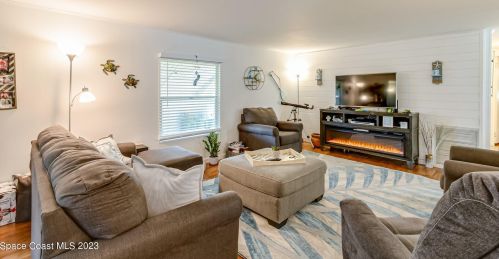 1017 Thrush Cir, Sebastian, FL 32976-7522