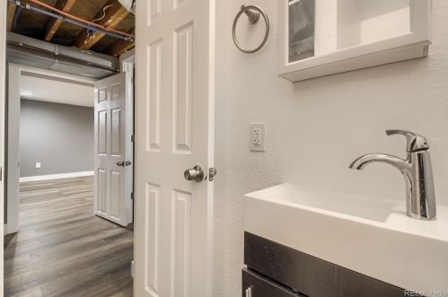 3055 Jasmine St, Denver CO 80222-7017 exterior