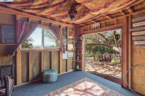 7950 Hillmont Dr, Oakland CA  94605-3521 exterior