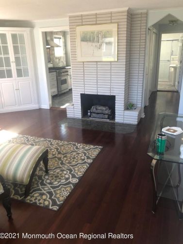 17 Thompson St, West Long Branch, NJ 07764-1414