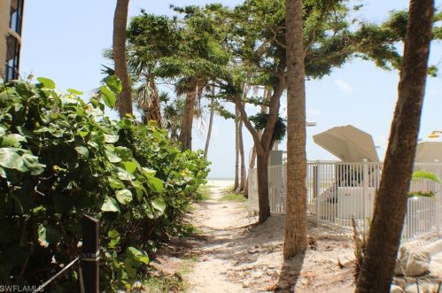 32 Fairview Blvd, Fort Myers Beach FL  33931-4565 exterior