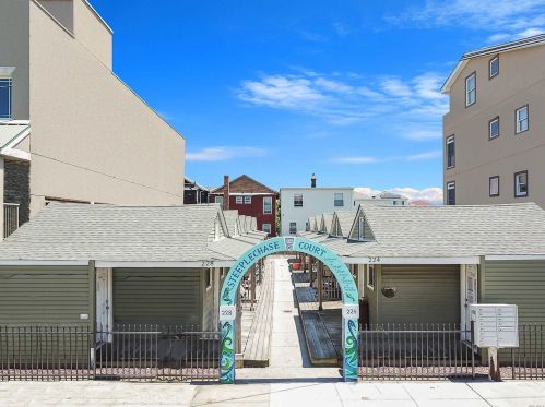 224 Beach 100th St, Far Rockaway, NY 11694-2870