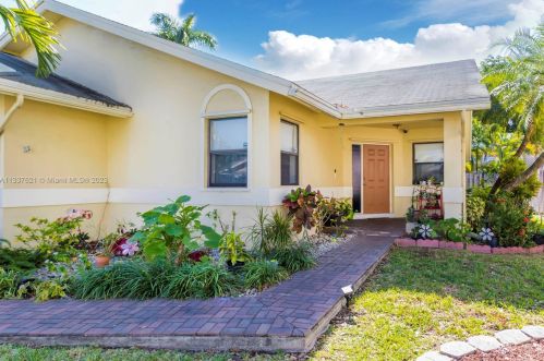 216 9th St, Dania Beach FL  33004-4439 exterior