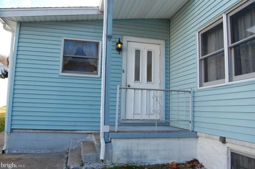 70 Greenwood St, Coaldale, PA 18218-1010