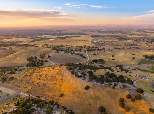3310 Neal Spg Rd, Templeton CA  93465-9636 exterior