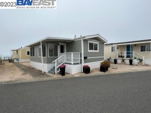 321 3rd Ave, Pacifica CA  94044-2204 exterior