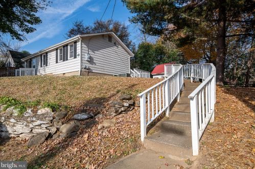 14 Cedar St, Round Hill VA  20141-2628 exterior