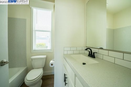 81 Pixy Pl, Santa Rosa, CA 95409-4155