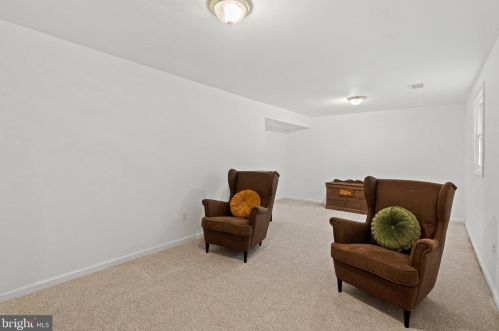 5454 Lighthouse Ln, Springfield VA  22015-1934 exterior