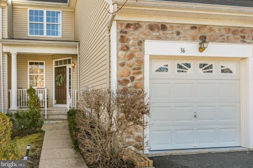 36 Scarlet Oak Dr, Princeton, NJ 08540-4634