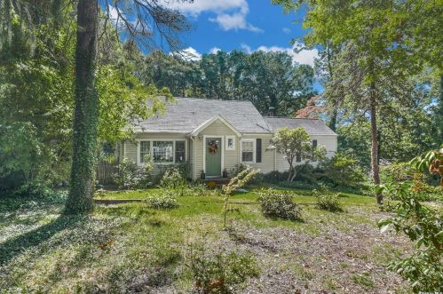 34 Twin Cedar Ln, Northport, NY 11768-2232