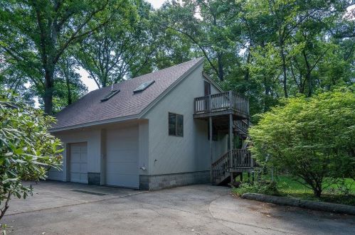 258 Shore Dr, Salem NH  03079-1694 exterior