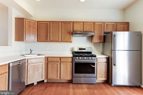 3581 Sherbrooke Cir, Woodbridge VA  22192-7033 exterior