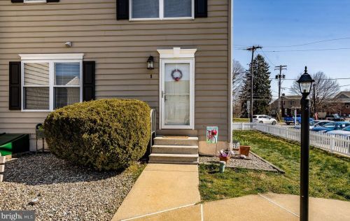 1 Terry Ct, Downingtown PA  19335-2606 exterior