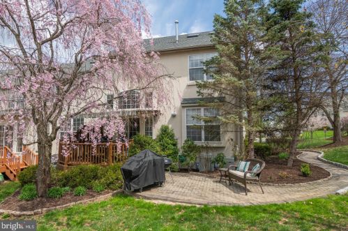 309 Meadow View Ln, Lansdale PA  19446-5932 exterior