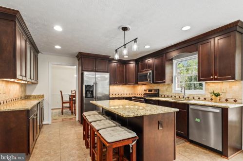 1426 Cellar Crk Way, Herndon VA  20170-2805 exterior