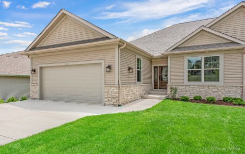 460 Stone Ridge Dr, Lake Geneva, WI 53147-8904