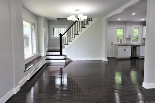 579 Cooke St, Waterbury CT  06710-1424 exterior