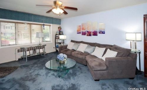 35 Walsh Ln, Westbury NY  11590-1029 exterior