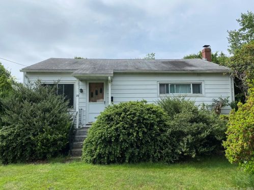 15 Raleigh Ct, Groton, CT 06340-4713