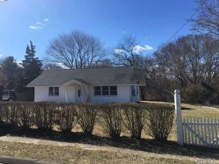 22 Lindner Pl, Smithtown NY  11787-2000 exterior