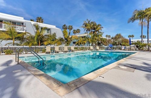 50 Montego Ct, San Diego CA  92118-3247 exterior