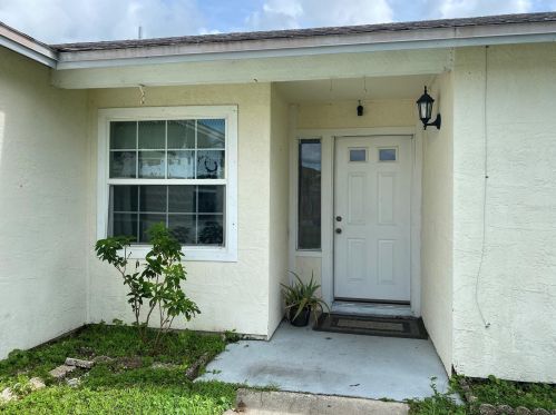1533 Colony Ave, Kissimmee, FL 34744-4013