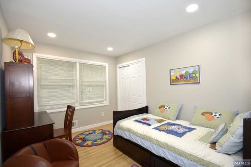 69 Mcnomee St, Oakland NJ  07436-2608 exterior